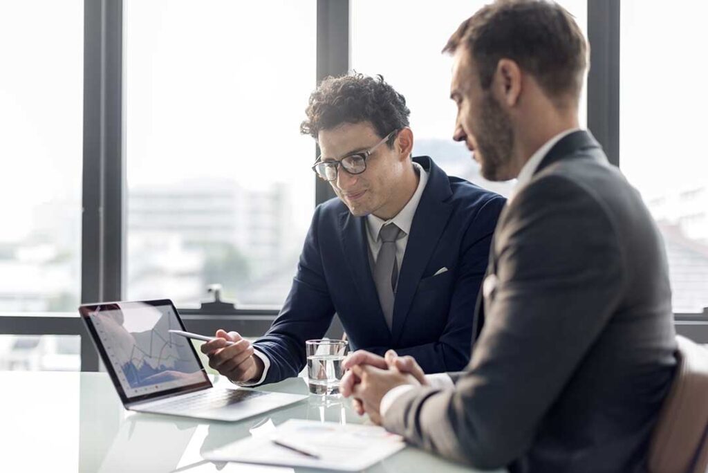 8 razões para investir em um serviço online de compliance cadastral