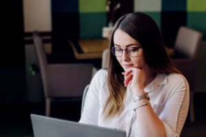 Recrutamento Estratégico: Como Usar KYE e Checagem de Antecedentes com Inteligência