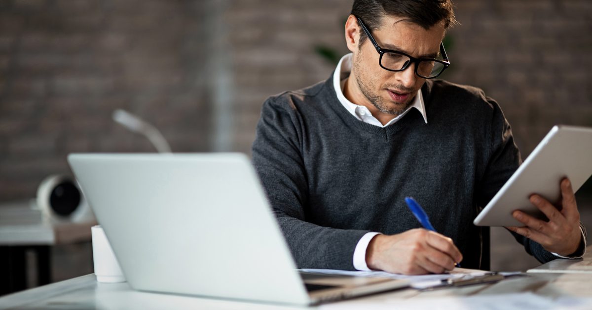 Profissional criando Matriz Kraljic