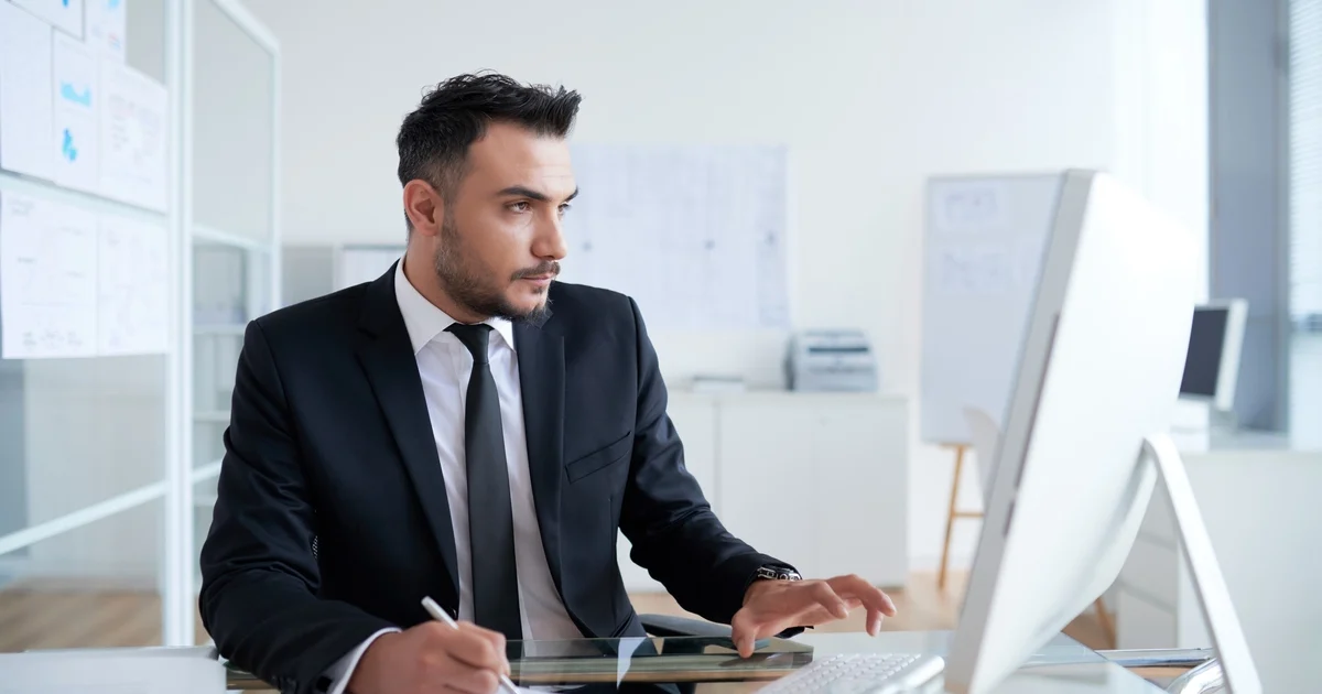 Monitoramento contínuo de antecedentes criminais: por que a checagem pontual não basta 